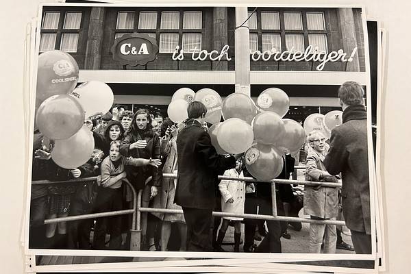 Schenkung; Fotografien der Wiedereröffnung von C&A Rotterdam, Coolsingel